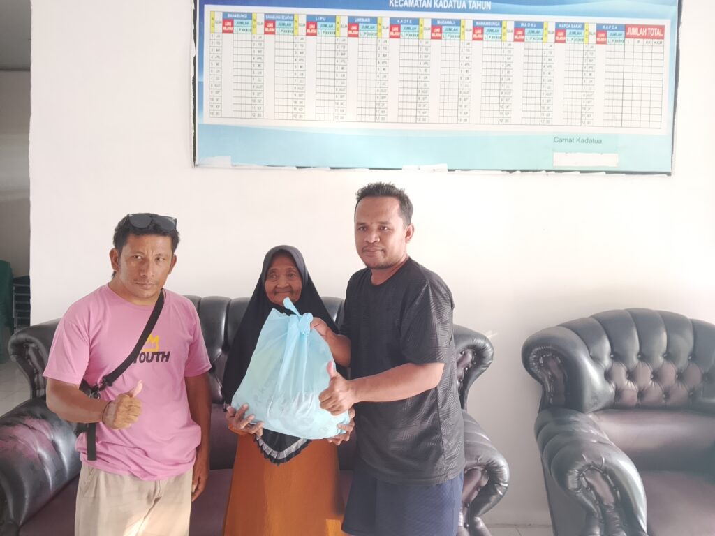 PENYALURAN BANTUAN SEMBAKO SAFARI RAMADHAN GUBERNUR SULAWESI TENGGARA KEPADA MASYARAKAT DESA UWEMAASI TAHUN 2026