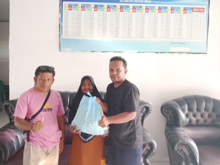 PENYALURAN BANTUAN SEMBAKO SAFARI RAMADHAN GUBERNUR SULAWESI TENGGARA KEPADA MASYARAKAT DESA UWEMAASI TAHUN 2026