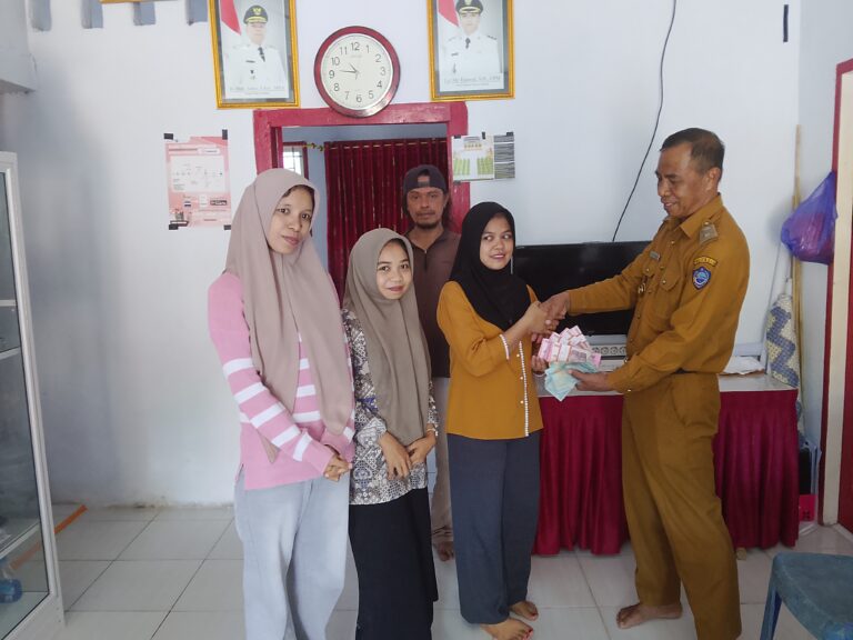SERAH TERIMA PENYERTAAN MODAL BUMDES KEPADA BUMDES SINAR LAUMBA DESA UWEMAASI