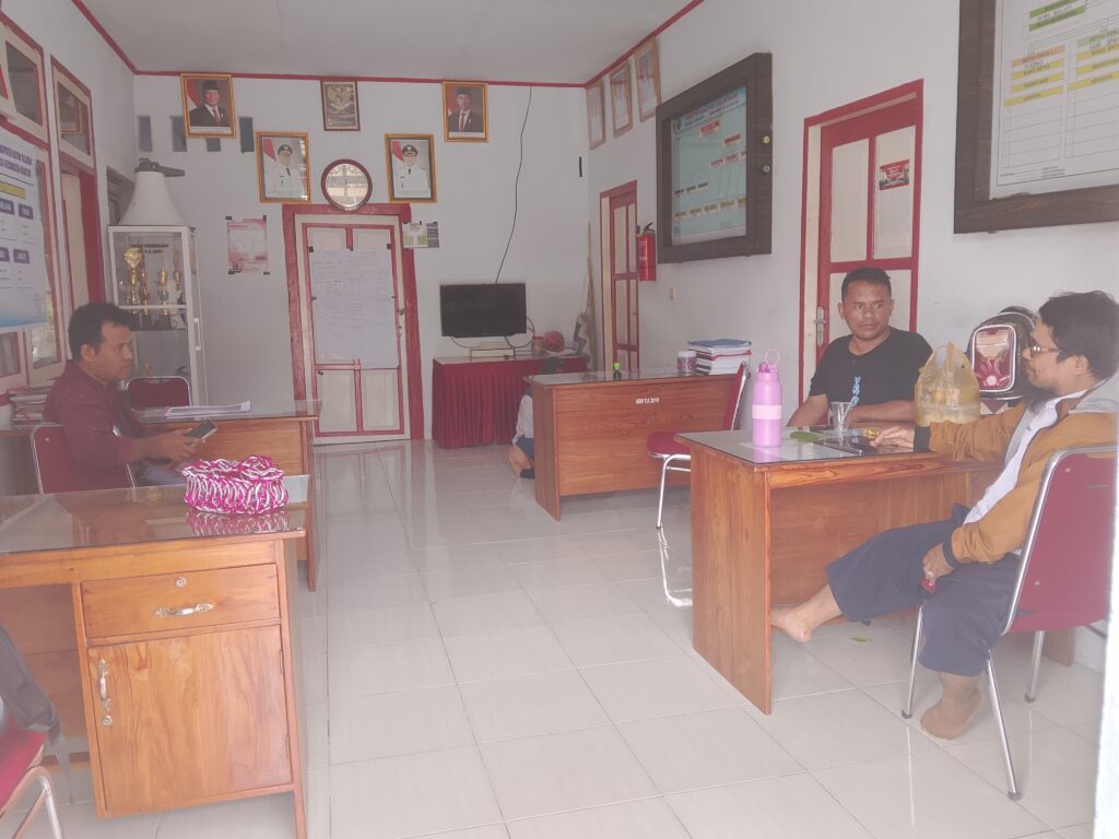 menerima kunjungan tim tpp kabupaten buton selatan ke kantor desa uwemaasi